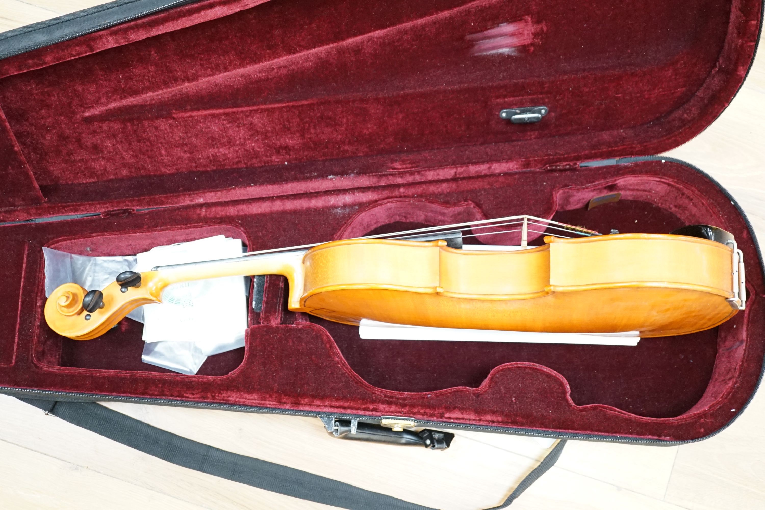 A cased viola by Robert Hull, label dated 1976, Hutton, Merseyside., Length 68 cms